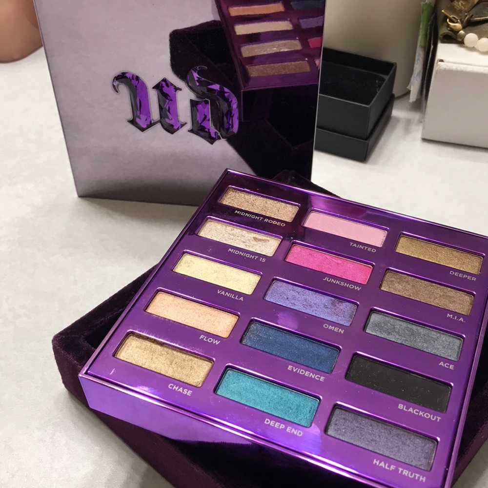 Urban Decay Anniversary Eyeshadow Palette